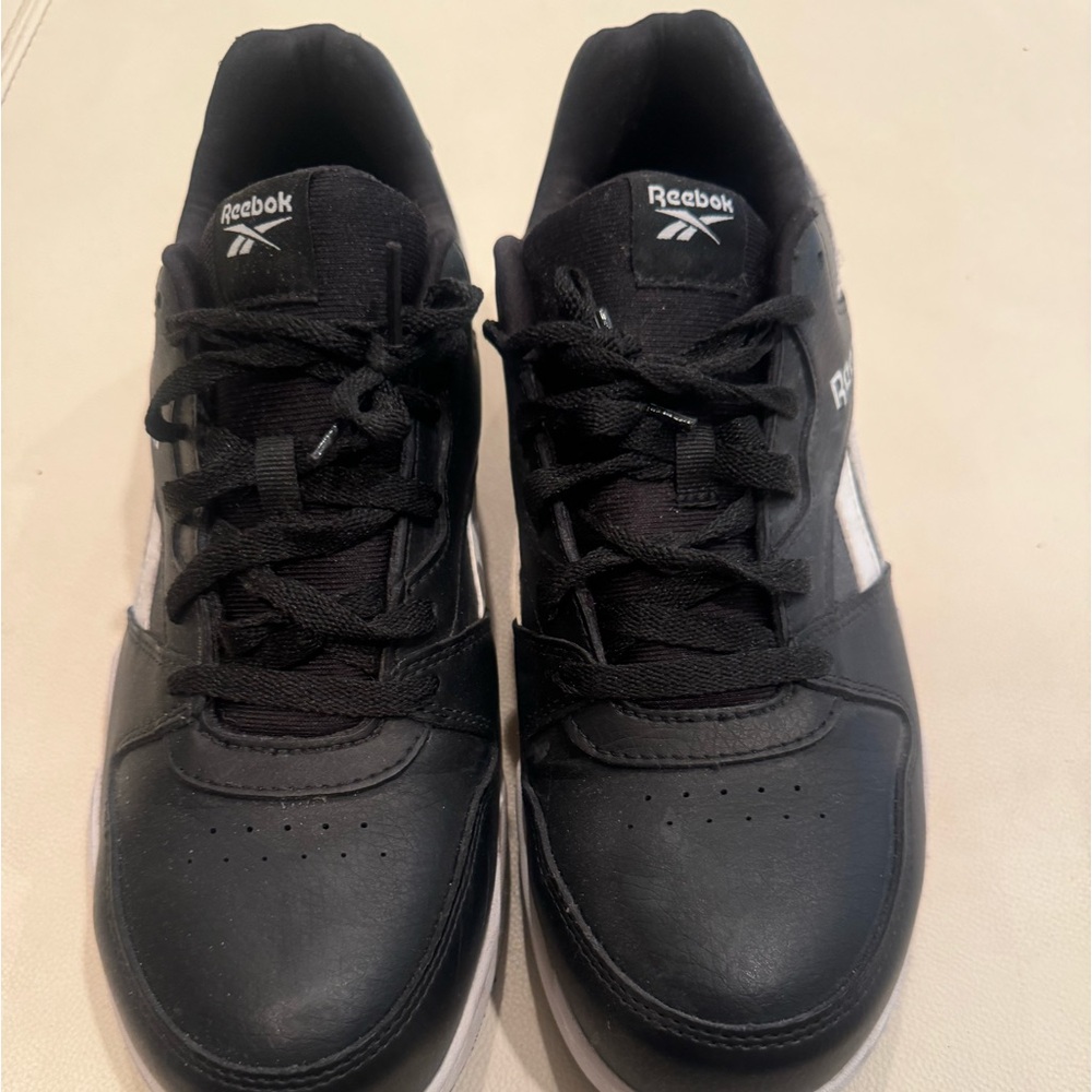 Steel toe, men size 11 Reebok shoes in great condition, only been worn twice